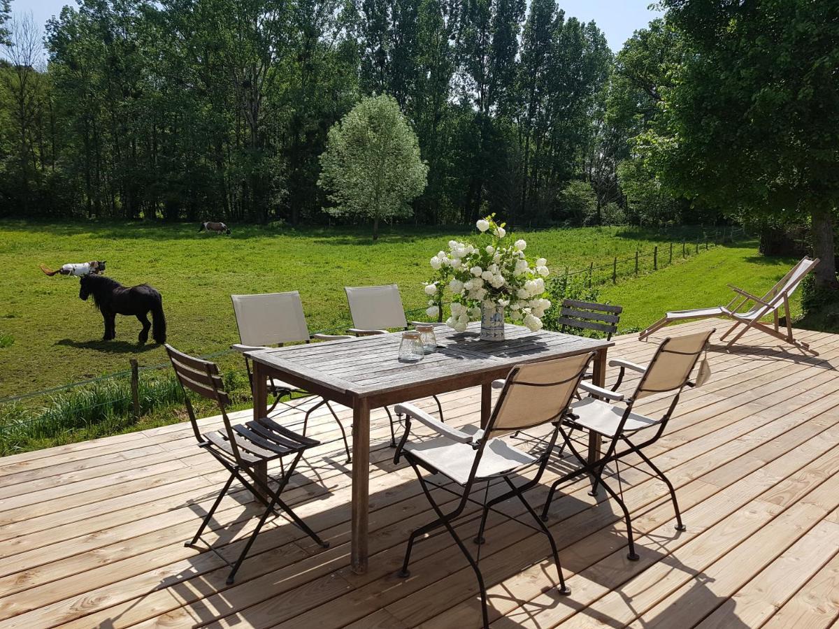 Le Moulin Du Bourg Hotell Epeigne-les-Bois Exteriör bild