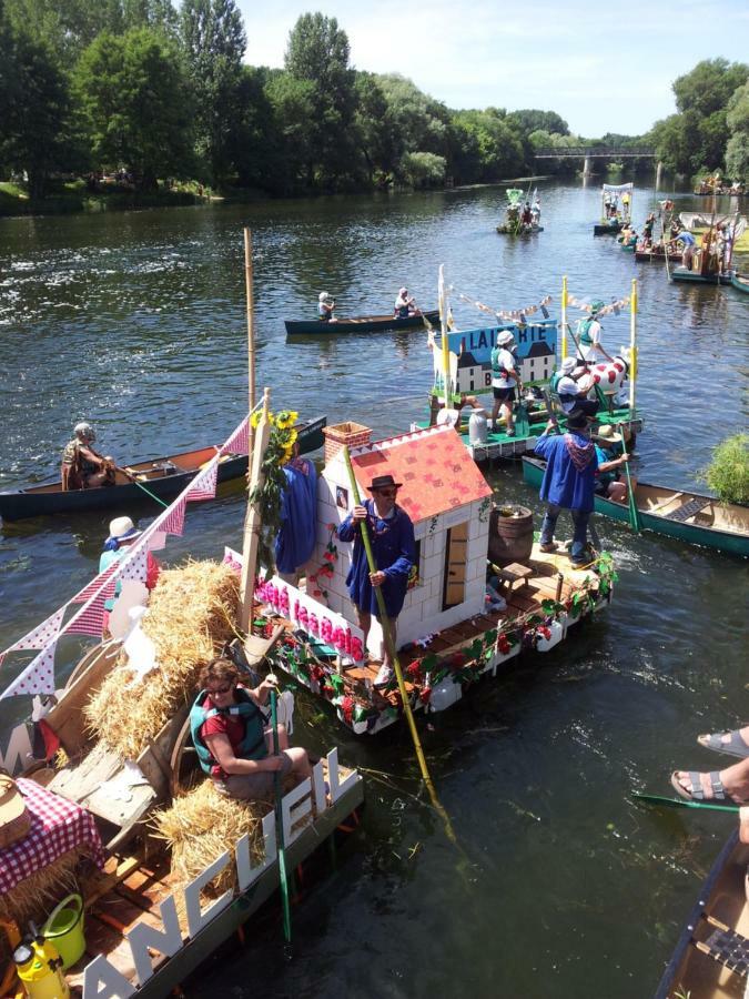 Le Moulin Du Bourg Hotell Epeigne-les-Bois Exteriör bild