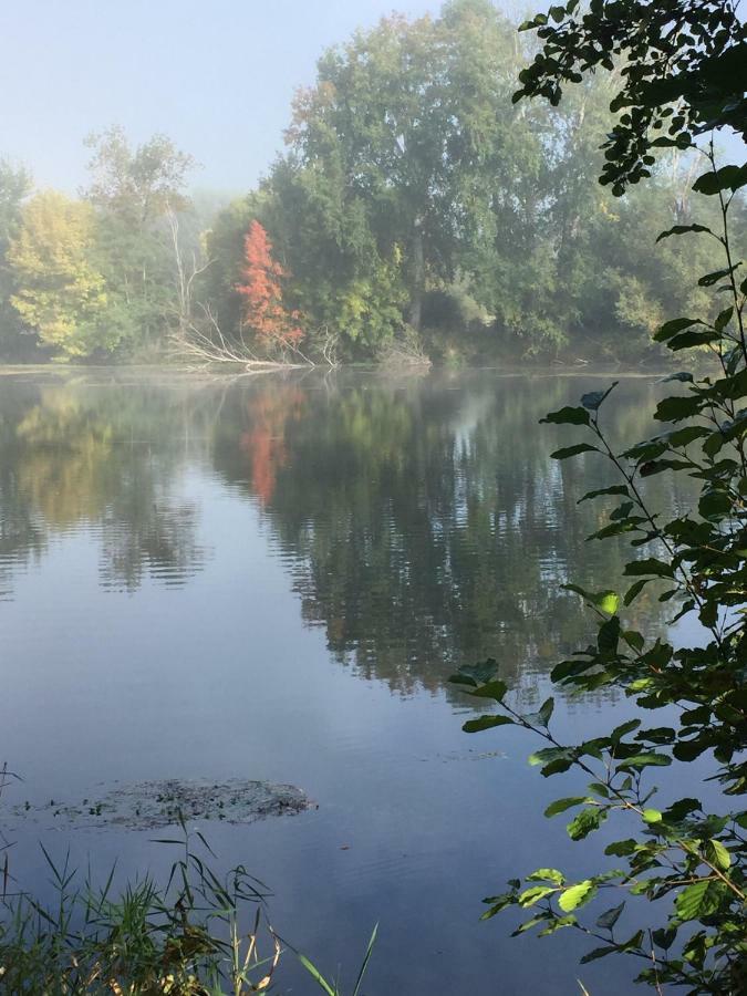 Le Moulin Du Bourg Hotell Epeigne-les-Bois Exteriör bild